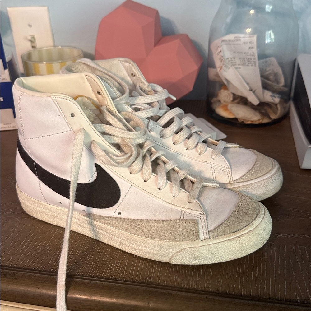Nike White and Black High-Tops